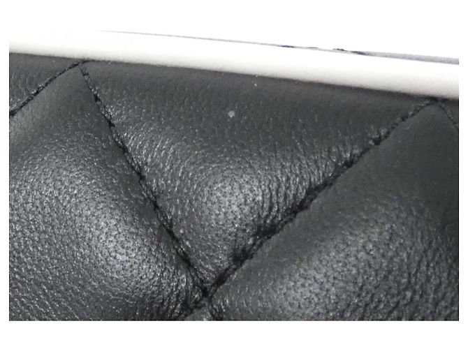 Borsa a mano Chanel AP4516 in pelle d'agnello Nero Bianco - vista 5