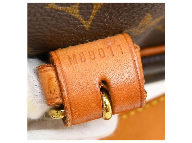 Louis Vuitton Saumur Monogram 35 Marrone - vista 5