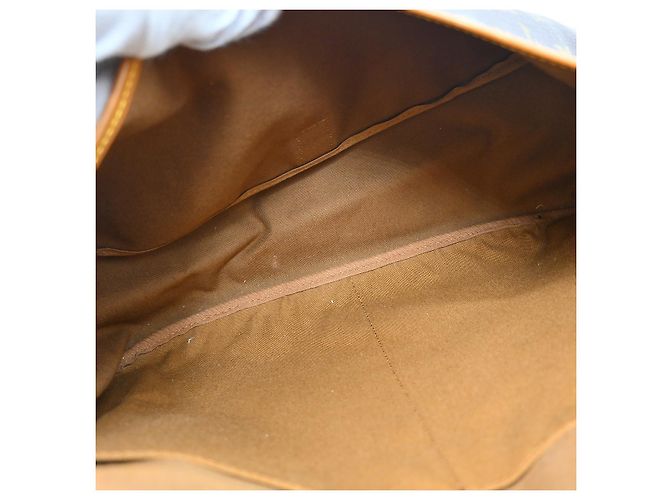 Louis Vuitton Saumur Monogram 35 Marrone - vista 3