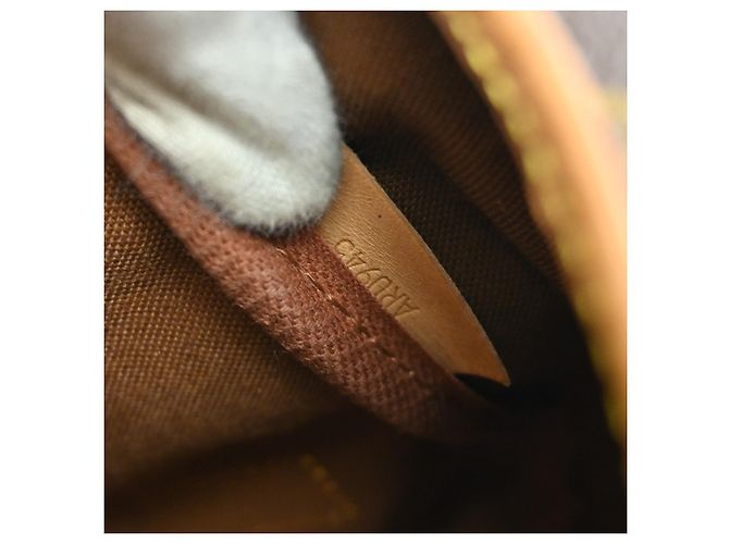Louis Vuitton Saumur Monogram 35 Marrone - vista 5
