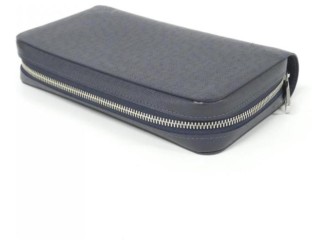 Louis Vuitton Taiga Zippy XL Bi-Fold Wallet Navy blue - view 3