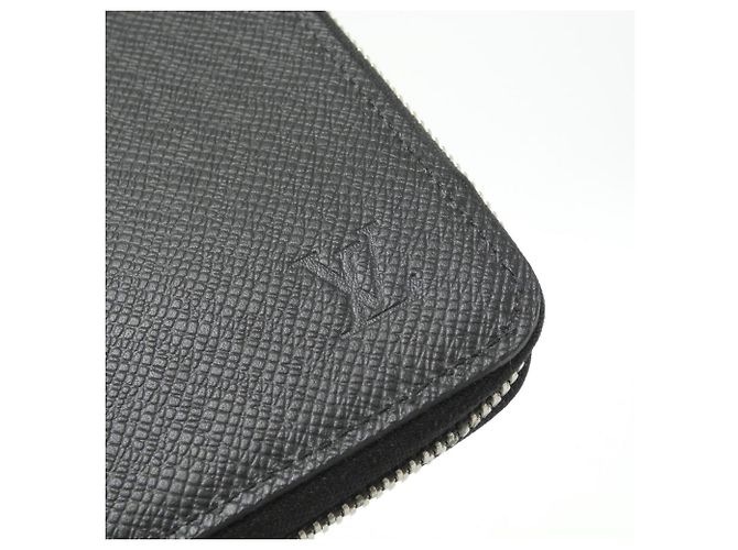 Louis Vuitton Taiga Zippy Wallet Black - view 5