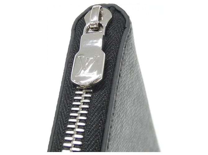 Portafoglio Zippy Louis Vuitton Taiga Nero - vista 4