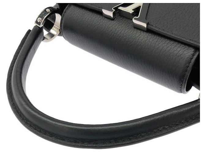 Borsa Louis Vuitton Capucines MM Nero - vista 6