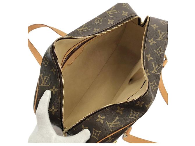 Bolso de hombro Louis Vuitton Monogram Cite GM Castaño - vista 8