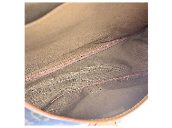 Louis Vuitton Saumur Monogram 35 Marrone - vista 3