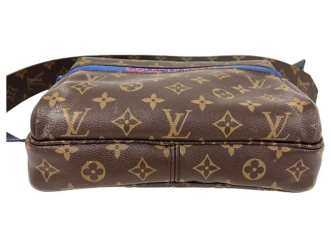 Borsa Messenger Louis Vuitton Monogram Outdoor Blue Marrone - vista 3
