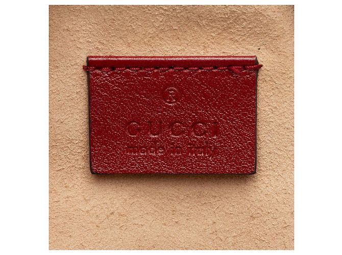 Borsa a tracolla mini rotonda GG Marmont in pelle matelassé Gucci Rosso - vista 8