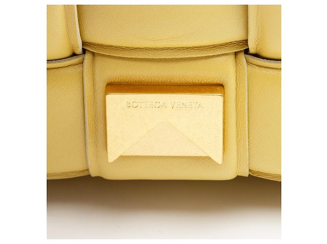 Borsa a tracolla Maxi Cassette con catena in nappa Bottega Veneta Giallo - vista 8