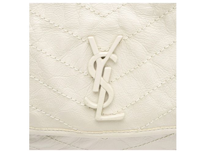 Borsa a tracolla media Niki in pelle di vitello grana grossa con monogramma Saint Laurent Bianco - vista 10