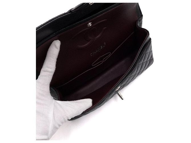 Chanel Borsa a tracolla media in pelle caviar nera classica con catena argentata Nero - vista 7