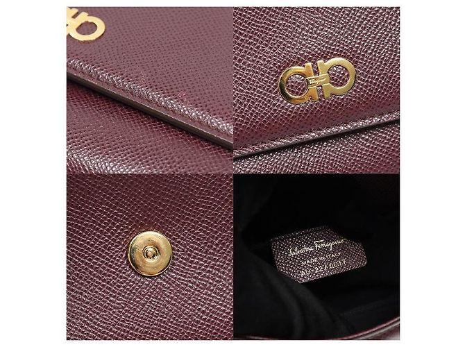 Salvatore Ferragamo Mini Borsa a Tracolla con Catena Gancini in Pelle di Vitello Martellata Wine Rosso - vista 7