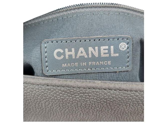 Chanel Borsa a tracolla Large Boy in pelle caviar grigia Marrone - vista 12
