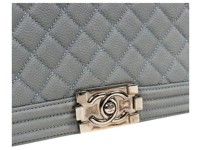 Chanel Borsa a tracolla Large Boy in pelle caviar grigia Marrone - vista 8