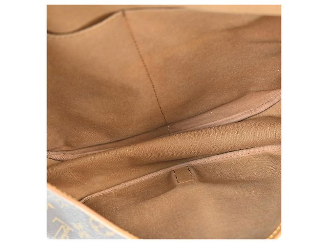 Louis Vuitton Saumur Monogram 35 Marrone - vista 3