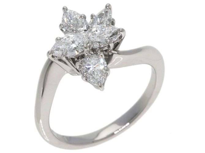 Anello Harry Winston Cluster Small Pear-Shaped Diamond Ring - vista 2