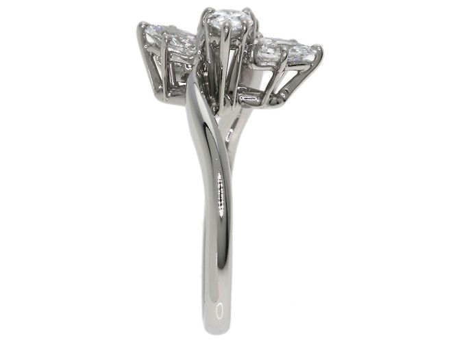 Anello Harry Winston Cluster Small Pear-Shaped Diamond Ring - vista 3