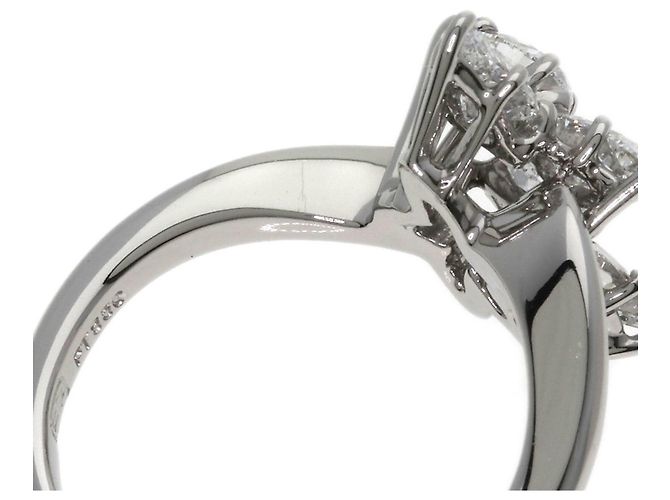 Anello Harry Winston Cluster Small Pear-Shaped Diamond Ring - vista 8