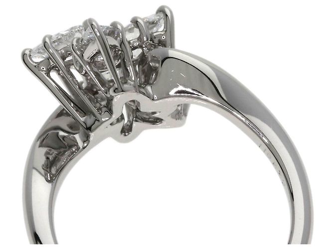 Anello Harry Winston Cluster Small Pear-Shaped Diamond Ring - vista 9