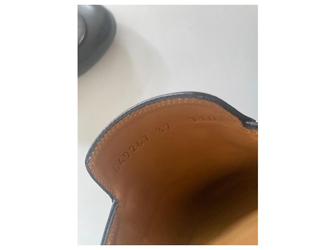 Gucci Princetown Mules in pelle nera con ricamo rosa - vista 11