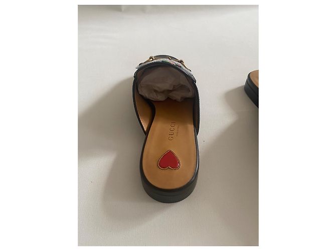Gucci Princetown Mules in pelle nera con ricamo rosa - vista 6