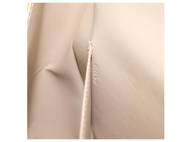 Louis Vuitton Thompson Street Monogram Vernis Medium Beige - vista 7