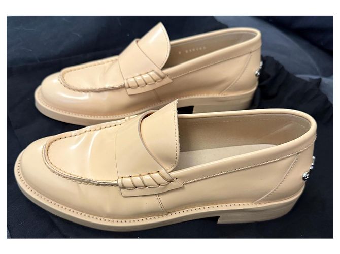 Chanel Mocassini in pelle verniciata beige - vista 2