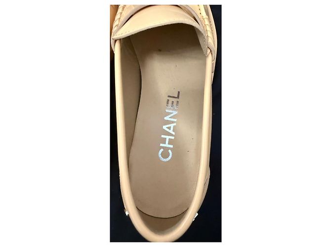 Chanel Mocassini in pelle verniciata beige - vista 3