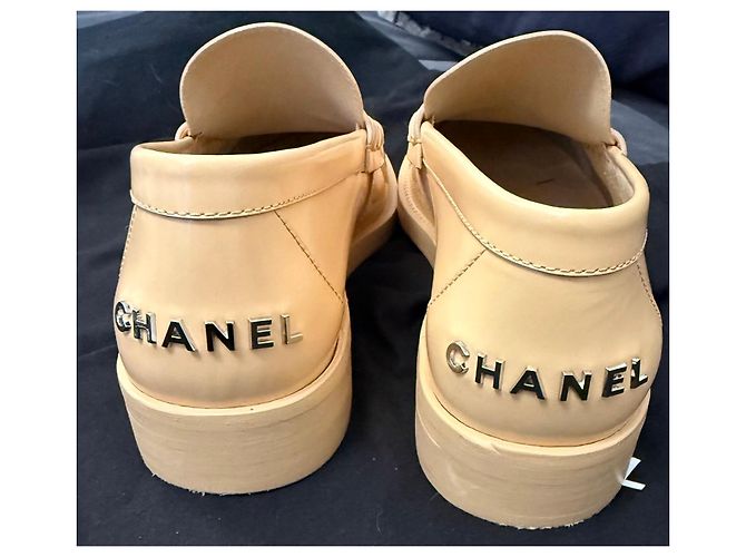 Chanel Mocassini in pelle verniciata beige - vista 4