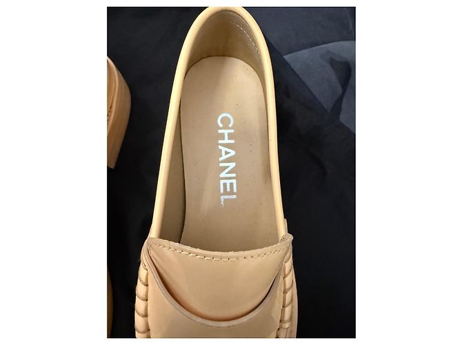 Chanel Mocassini in pelle verniciata beige - vista 5