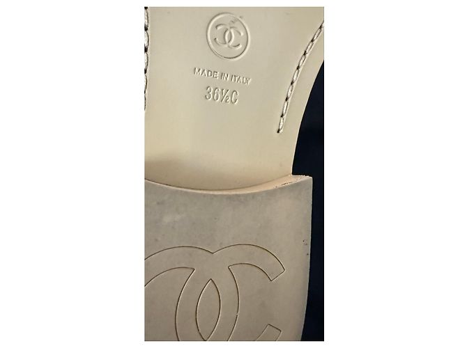 Chanel Mocassini in pelle verniciata beige - vista 8