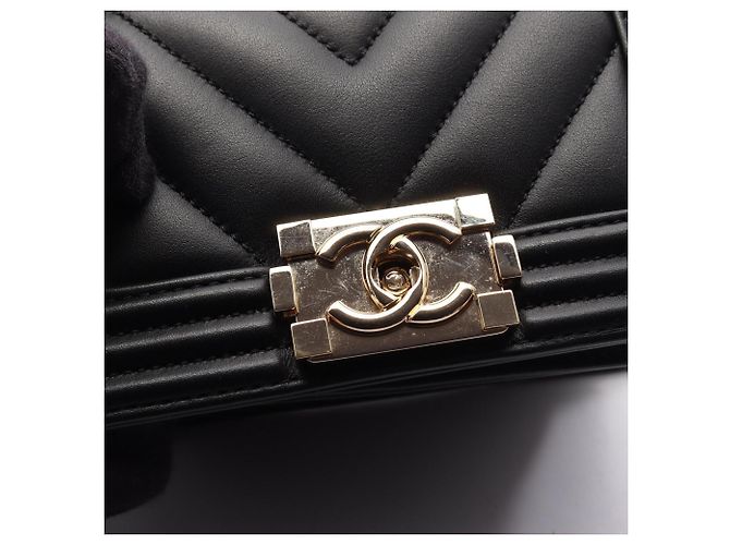 Borsa a tracolla Chanel Boy Mini Chevron V-stitch Nero - vista 8