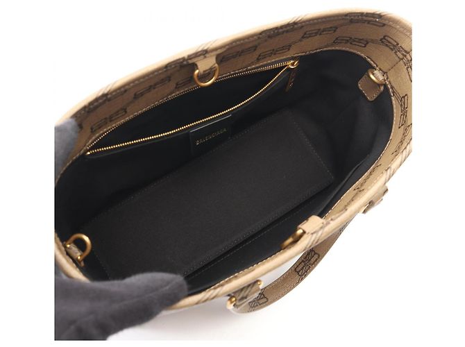 Everyday Borsa a mano 2-Way Balenciaga BB Monogram Small Shopper Marrone - vista 3