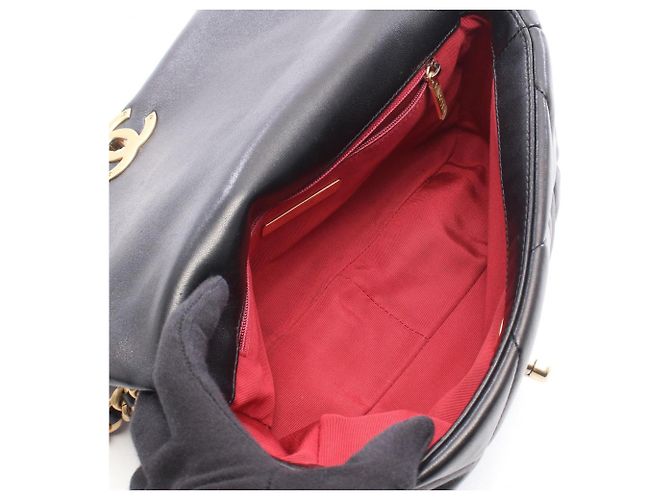 Borsa a tracolla Chanel 19 Dixneuf in pelle matelassé Nero - vista 3