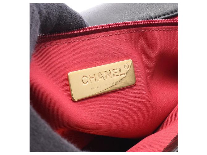 Borsa a tracolla Chanel 19 Dixneuf in pelle matelassé Nero - vista 4