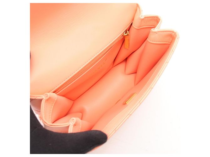 Borsa a tracolla 2-Way Chanel Matelassé in pelle d'agnello arancione - vista 3