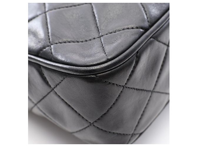 Borsa a tracolla Chanel Matelassé con frange e catena Nero - vista 8