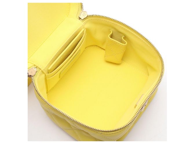 Borsa a tracolla Chanel Yellow Matelassé Giallo - vista 3