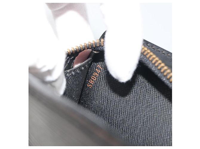 LOUIS VUITTON Epi Pochette Homme Clutch Bag Black M52522 LV Auth 194352 - vista 12