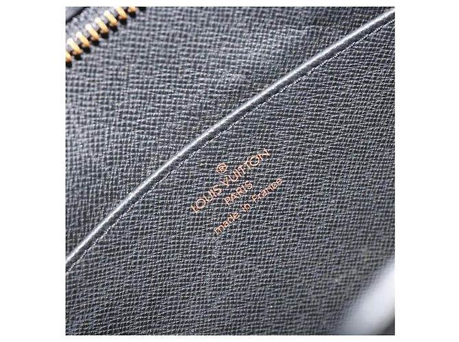 LOUIS VUITTON Epi Pochette Homme Clutch Bag Black M52522 LV Auth 194352 - vista 9