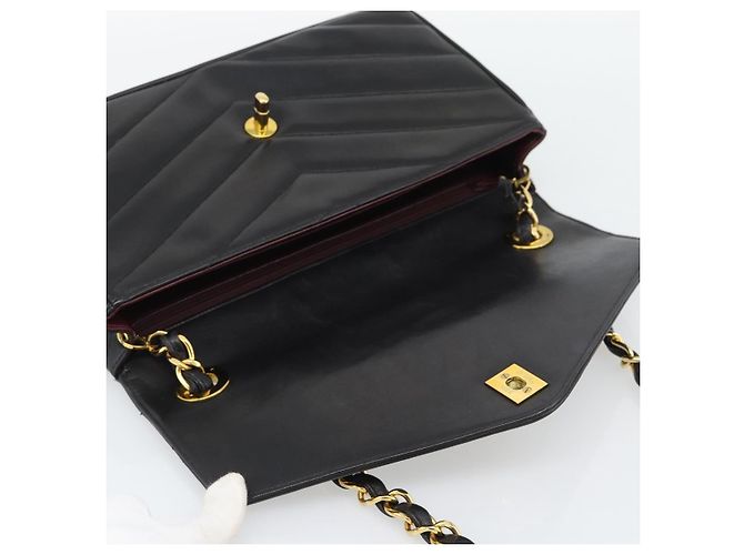 Borsa a tracolla con catena CHANEL V stitch in pelle d'agnello nera e oro CC Auth 195911V Nero D'oro - vista 19