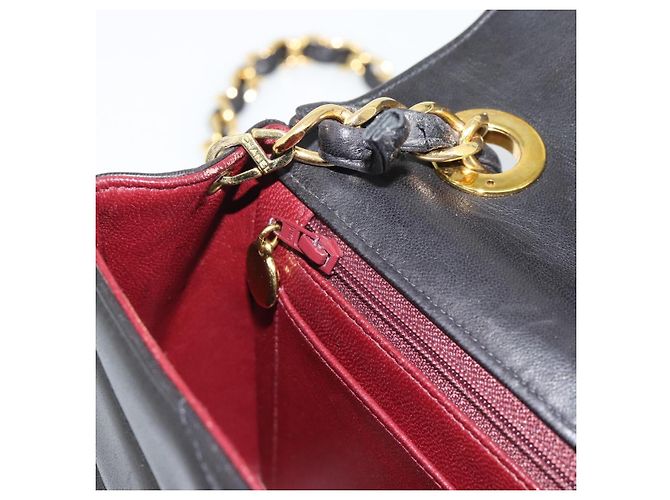 Borsa a tracolla con catena CHANEL V stitch in pelle d'agnello nera e oro CC Auth 195911V Nero D'oro - vista 23
