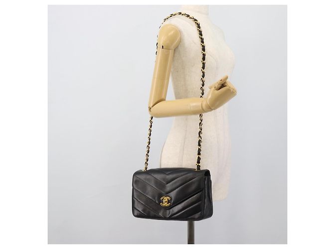 Borsa a tracolla con catena CHANEL V stitch in pelle d'agnello nera e oro CC Auth 195911V Nero D'oro - vista 27