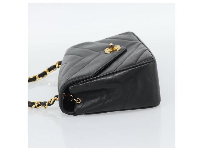 Borsa a tracolla con catena CHANEL V stitch in pelle d'agnello nera e oro CC Auth 195911V Nero D'oro - vista 3