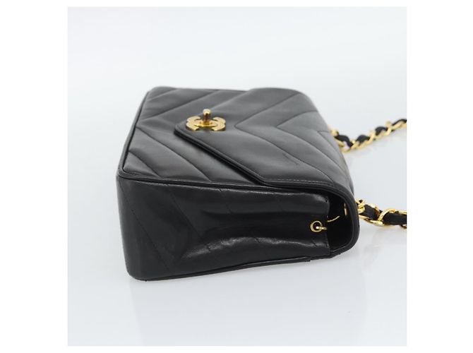 Borsa a tracolla con catena CHANEL V stitch in pelle d'agnello nera e oro CC Auth 195911V Nero D'oro - vista 4