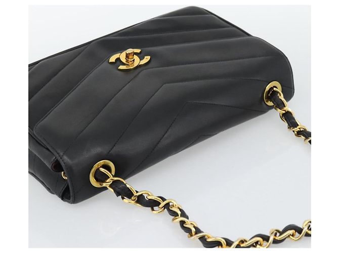 Borsa a tracolla con catena CHANEL V stitch in pelle d'agnello nera e oro CC Auth 195911V Nero D'oro - vista 6