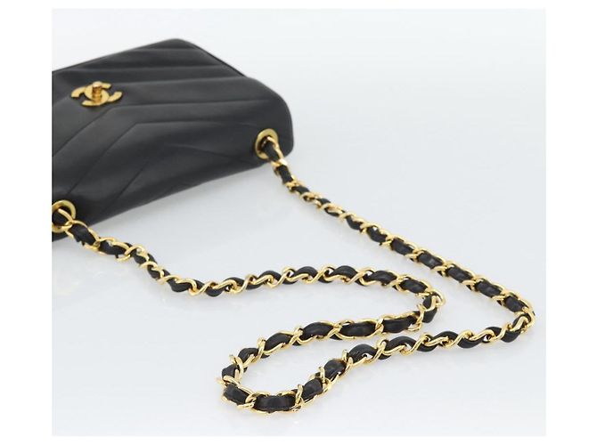 Borsa a tracolla con catena CHANEL V stitch in pelle d'agnello nera e oro CC Auth 195911V Nero D'oro - vista 7
