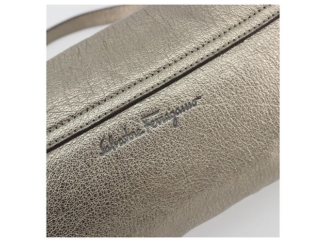 Borsa a tracolla Salvatore Ferragamo Gancini in pelle Argento Oro Auth 196304A D'oro - vista 17
