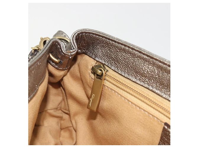 Borsa a tracolla Salvatore Ferragamo Gancini in pelle Argento Oro Auth 196304A D'oro - vista 21