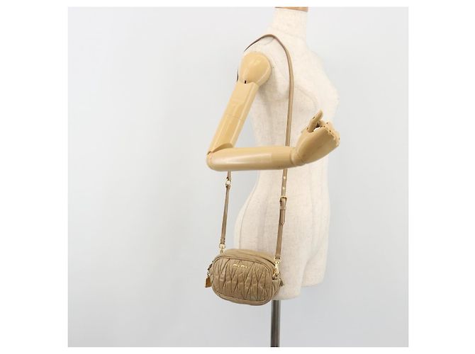 Miu Miu Matelassé Schultertasche aus Leder Beige Gold authentisch 193336 Golden - Ansicht 22